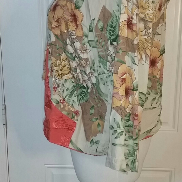 Vanity Collection hooded blouse - Picture 6 of 15